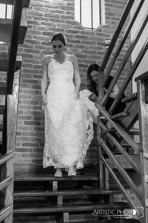 Noiva descendo a escadaria
